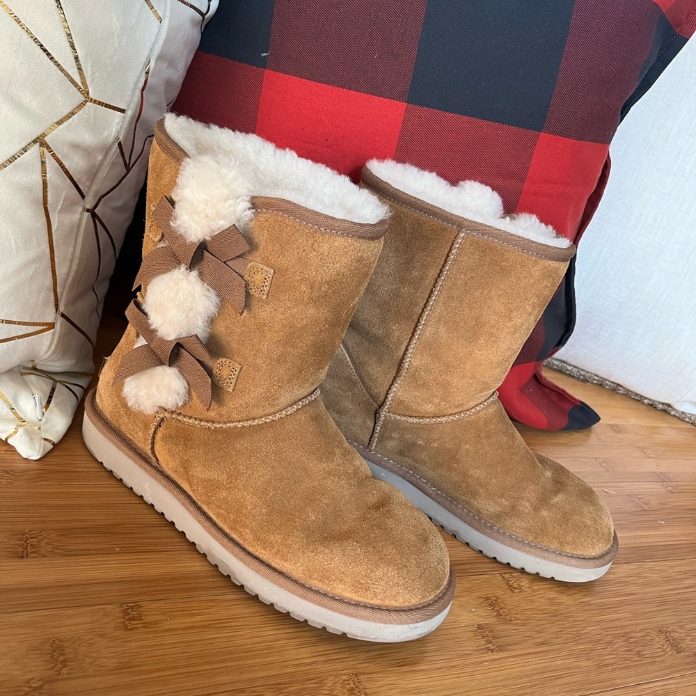 Koolaburra by UGG Women’s Size 8 Victoria Short boots. Great condition.